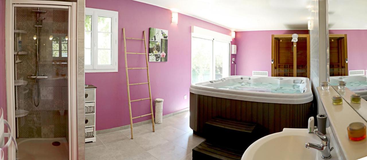 Au Coeur Du Bien-Etre, Gite Avec Piscine Chauffee Et Couverte, Spa, Sauna, Massages Monteaux Zewnętrze zdjęcie